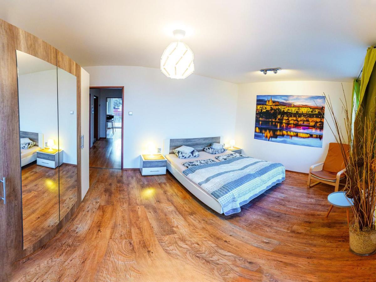 Apartment Pod Sychrovem ปราก ภายนอก รูปภาพ