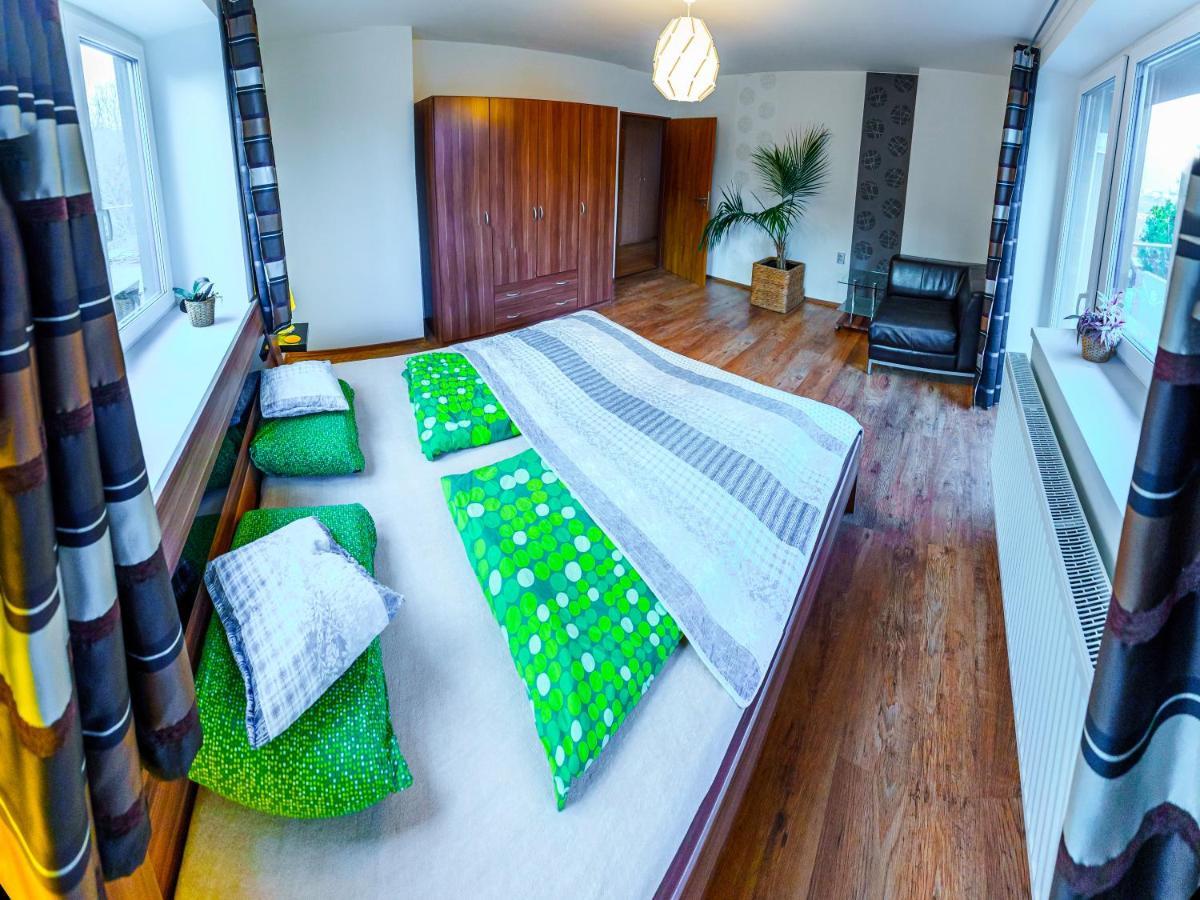 Apartment Pod Sychrovem ปราก ภายนอก รูปภาพ